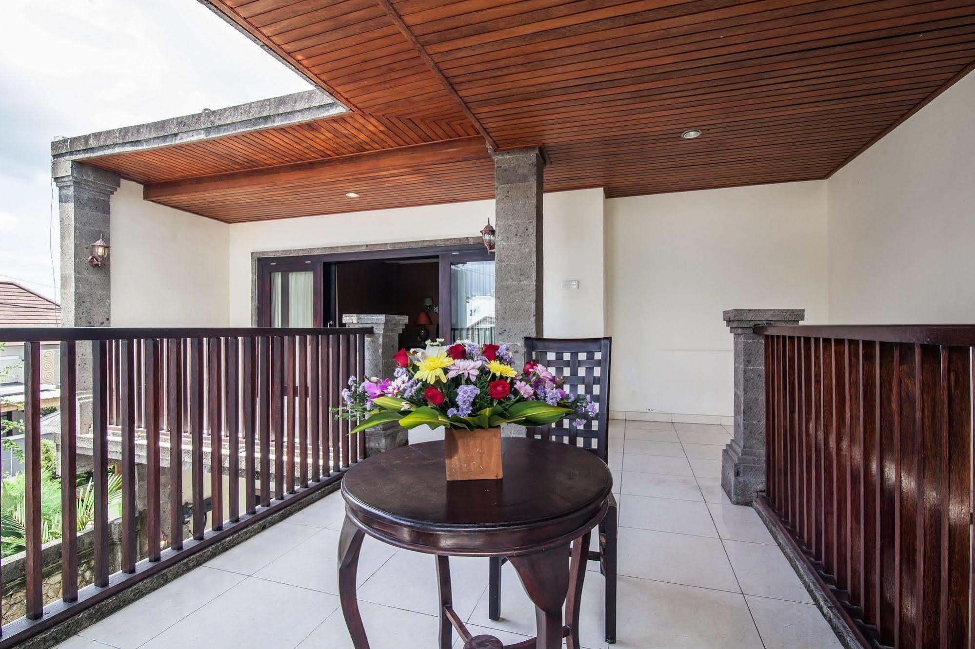 Puri Yuma Hotel Denpasar  Exterior photo